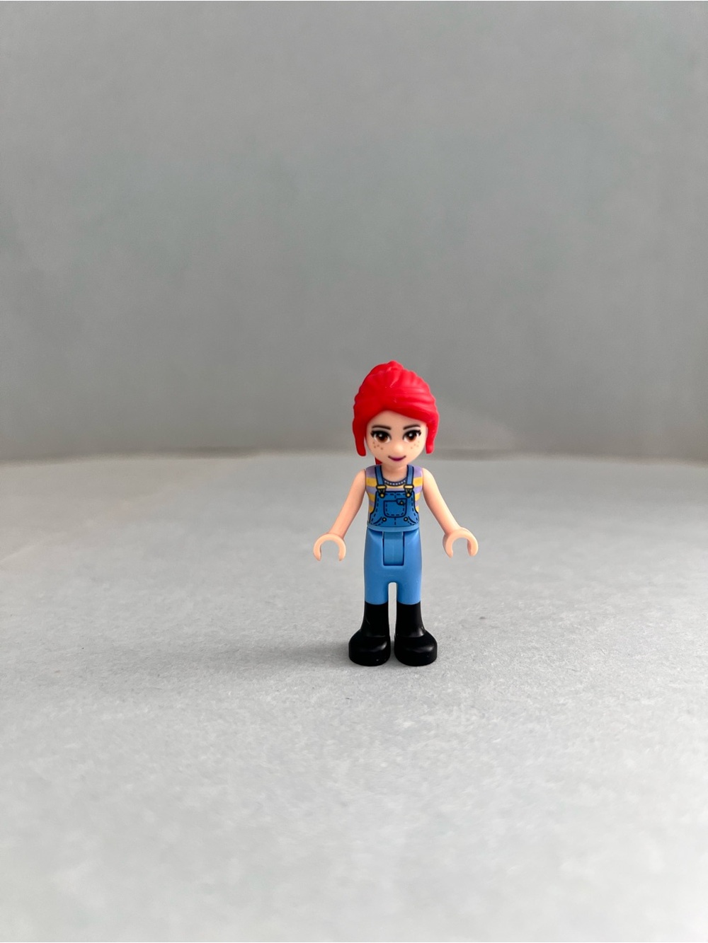 LEGO Friends Mia mini-doll figure